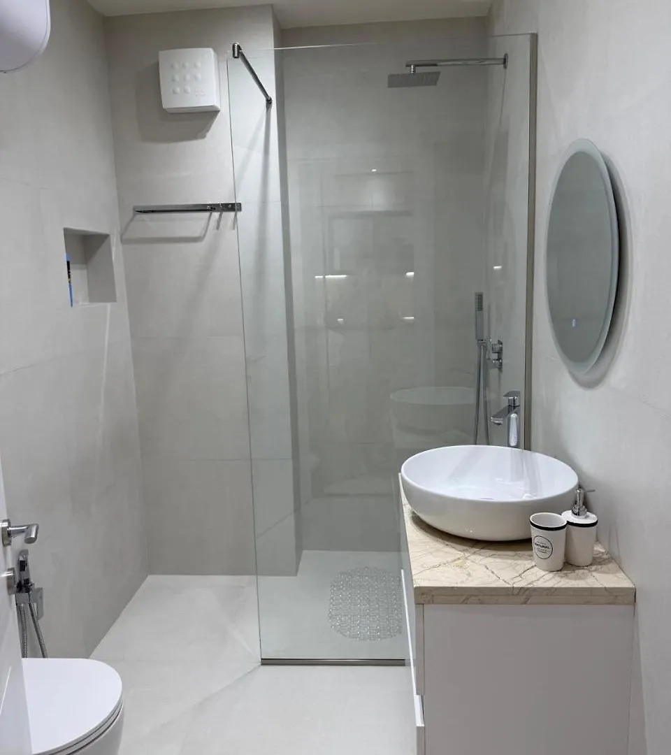 Апартаменты Three Mirrors Currila Beach Дуррес